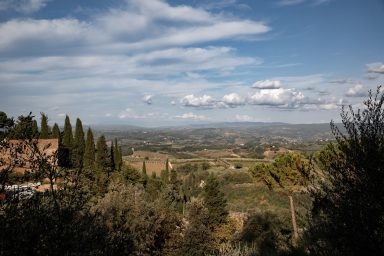 Panoramablick über San Gimignano und die Hügellandschaft der Toskana