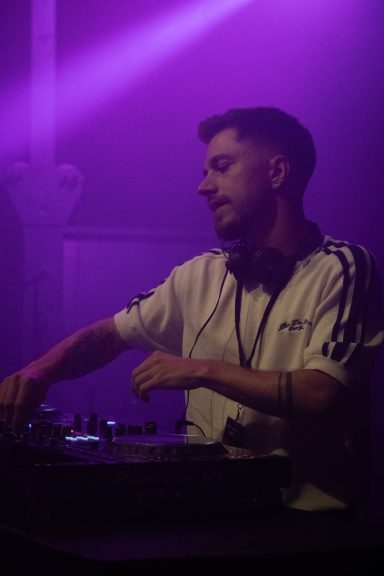 DJ Brucklyn während seines Sets beim Amperium Open Air in Fürstenfeldbruck
