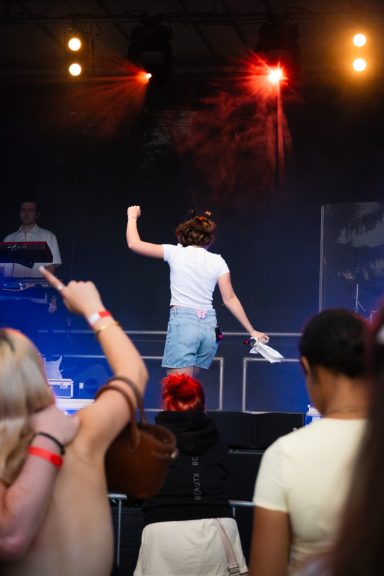 Sängerin Kleo mit K beim Live-Konzert auf dem Amperium Open Air in Fürstenfeldbruck